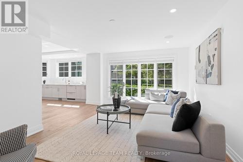 320 Hillcrest Road, Ottawa, ON - Indoor Photo Showing Living Room