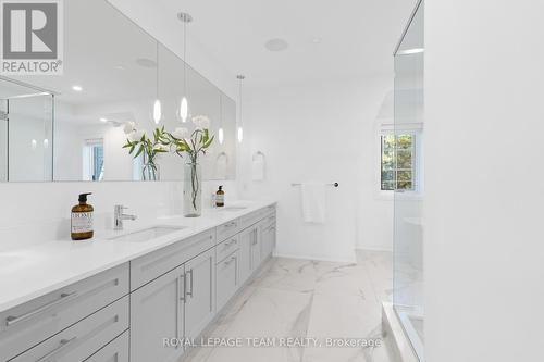 320 Hillcrest Road, Ottawa, ON - Indoor Photo Showing Bathroom