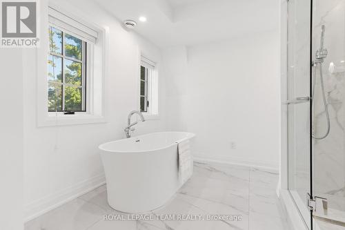 320 Hillcrest Road, Ottawa, ON - Indoor Photo Showing Bathroom