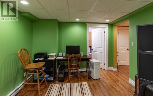 15 Everest Street, Paradise, NL - Indoor