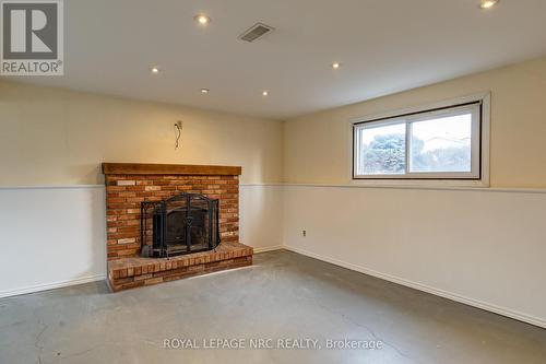 6307 Kirkland Drive, Niagara Falls (218 - West Wood), ON - Indoor Photo Showing Living Room With Fireplace