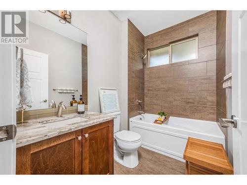 Main bathroom - 3812 Terrapin Place, Vernon, BC - Indoor Photo Showing Bathroom