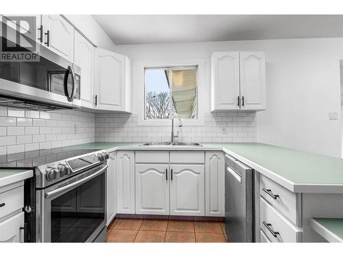 1505 Westlynn Drive, Kamloops, BC - Indoor Photo Showing Kitchen With Double Sink