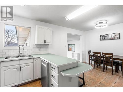 1505 Westlynn Drive, Kamloops, BC - Indoor