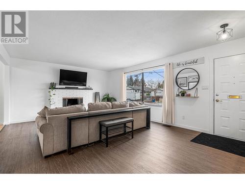 1505 Westlynn Drive, Kamloops, BC - Indoor Photo Showing Living Room With Fireplace