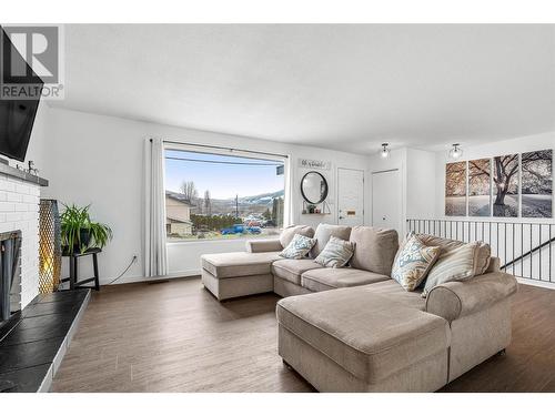 1505 Westlynn Drive, Kamloops, BC - Indoor Photo Showing Living Room With Fireplace