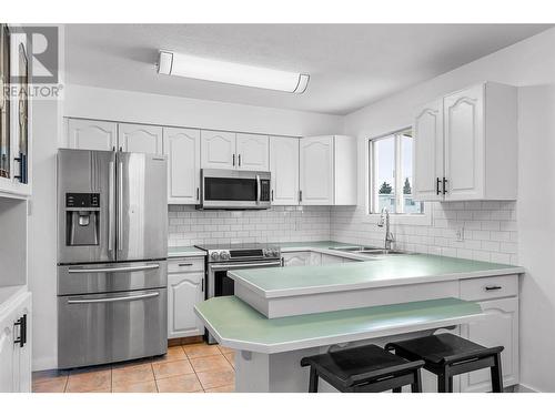 1505 Westlynn Drive, Kamloops, BC - Indoor Photo Showing Kitchen With Double Sink