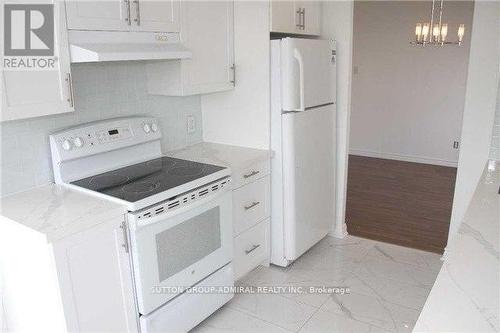 909 - 1121 Steeles Avenue W, Toronto, ON - Indoor Photo Showing Kitchen