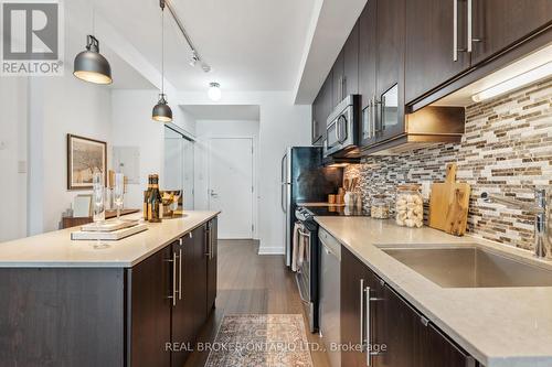 808 - 1171 Queen Street W, Toronto, ON - Indoor Photo Showing Kitchen