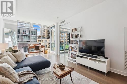 808 - 1171 Queen Street W, Toronto, ON - Indoor Photo Showing Living Room