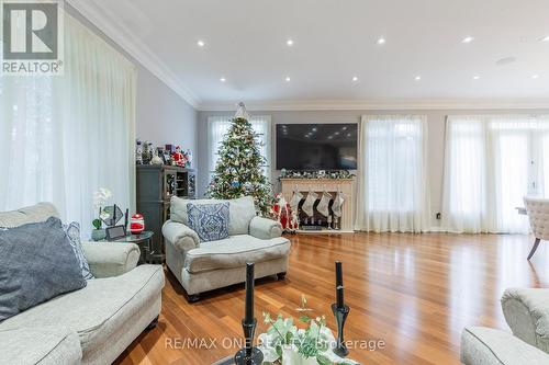 350 Via Romano Boulevard, Vaughan, ON - Indoor Photo Showing Living Room