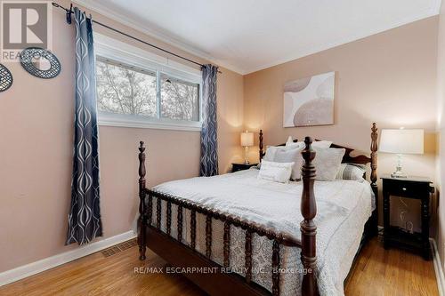 139 West 3Rd Street, Hamilton, ON - Indoor Photo Showing Bedroom