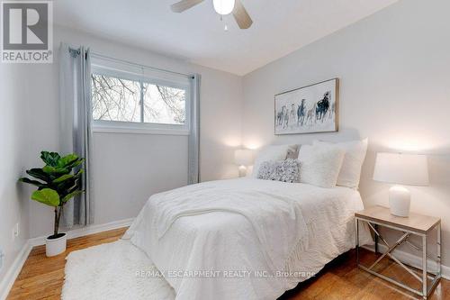 139 West 3Rd Street, Hamilton, ON - Indoor Photo Showing Bedroom