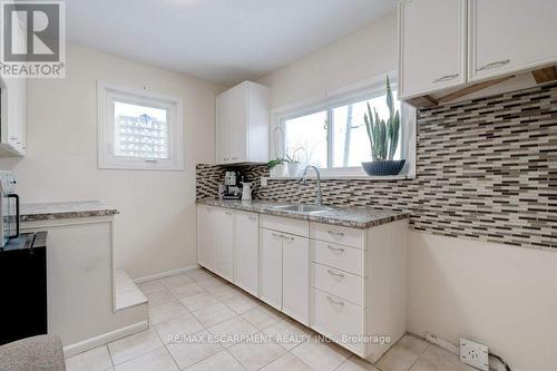 139 West 3Rd Street, Hamilton, ON - Indoor Photo Showing Kitchen