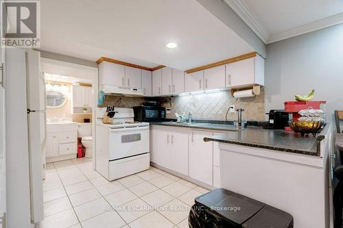 139 West 3Rd Street, Hamilton, ON - Indoor Photo Showing Kitchen