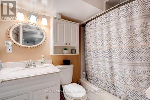 139 West 3Rd Street, Hamilton, ON - Indoor Photo Showing Bathroom