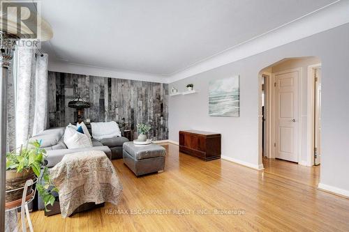 139 West 3Rd Street, Hamilton, ON - Indoor Photo Showing Living Room