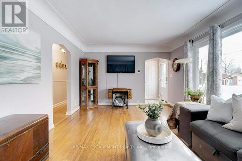 139 West 3Rd Street, Hamilton, ON - Indoor Photo Showing Living Room