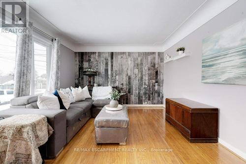 139 West 3Rd Street, Hamilton, ON - Indoor Photo Showing Living Room