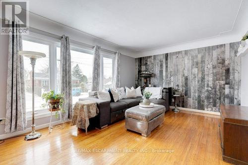 139 West 3Rd Street, Hamilton, ON - Indoor Photo Showing Living Room