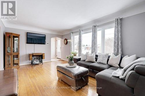 139 West 3Rd Street, Hamilton, ON - Indoor Photo Showing Living Room