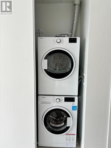 3505 - 7890 Jane Street, Vaughan, ON - Indoor Photo Showing Laundry Room