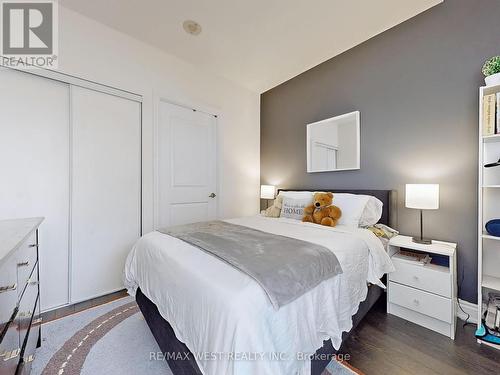 1716 - 9255 Jane Street, Vaughan, ON - Indoor Photo Showing Bedroom