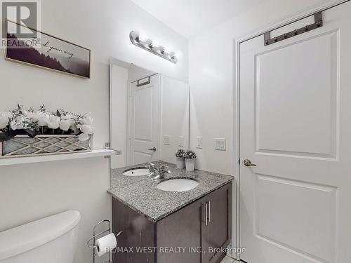 1716 - 9255 Jane Street, Vaughan, ON - Indoor Photo Showing Bathroom