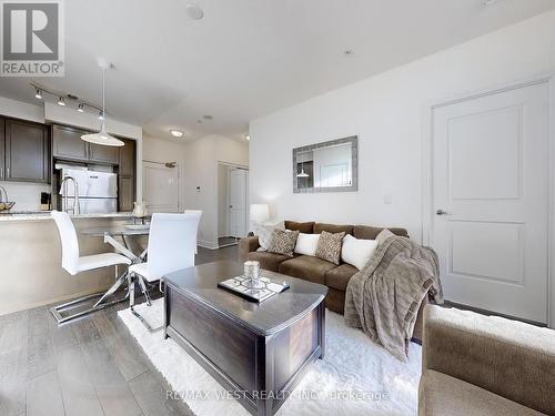 1716 - 9255 Jane Street, Vaughan, ON - Indoor Photo Showing Living Room