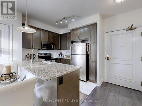 1716 - 9255 Jane Street, Vaughan, ON - Indoor Photo Showing Kitchen