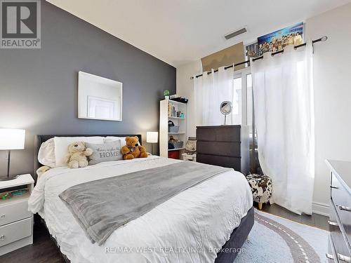 1716 - 9255 Jane Street, Vaughan, ON - Indoor Photo Showing Bedroom