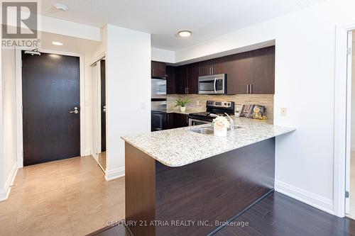 318 - 20 North Park Road, Vaughan, ON - Indoor Photo Showing Kitchen With Upgraded Kitchen