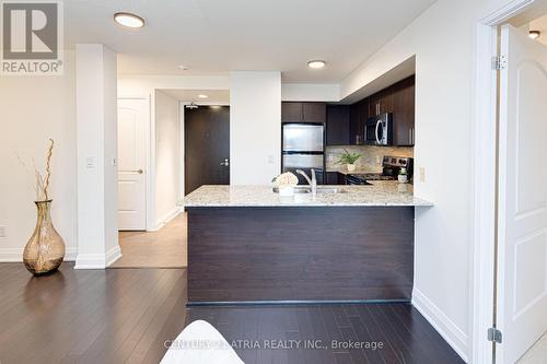 318 - 20 North Park Road, Vaughan, ON - Indoor Photo Showing Kitchen