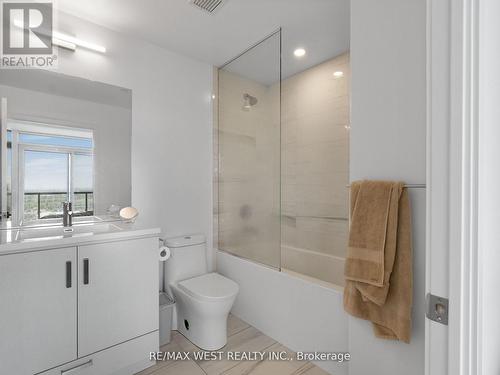 1106 - 60 Honeycrisp Crescent, Vaughan, ON - Indoor Photo Showing Bathroom