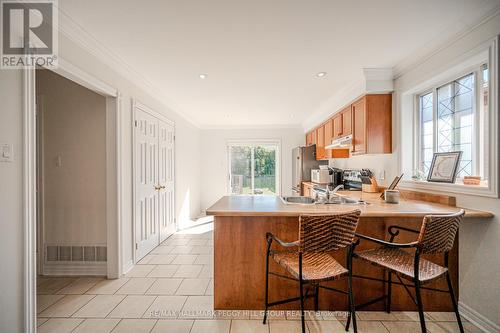 15 Seline Crescent, Barrie, ON - Indoor Photo Showing Kitchen