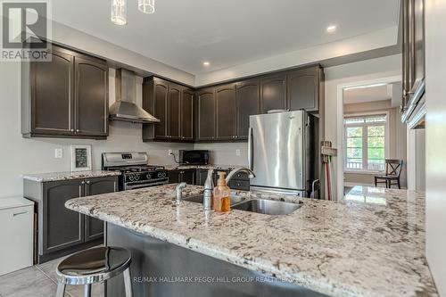 35 Royal Park Boulevard, Barrie, ON - Indoor Photo Showing Kitchen With Double Sink With Upgraded Kitchen