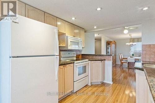 805 - 5080 Pinedale Avenue, Burlington, ON - Indoor Photo Showing Kitchen