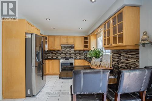 5880 Chorley Place, Mississauga, ON - Indoor Photo Showing Kitchen