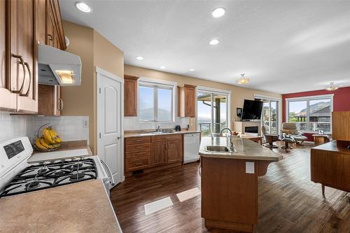 528 Trillium Way, Kamloops, BC - Indoor Photo Showing Kitchen