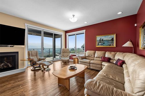 528 Trillium Way, Kamloops, BC - Indoor Photo Showing Living Room With Fireplace