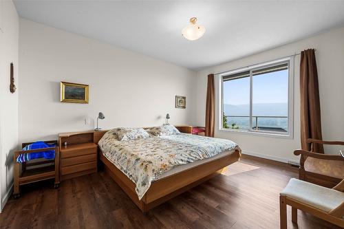 528 Trillium Way, Kamloops, BC - Indoor Photo Showing Bedroom