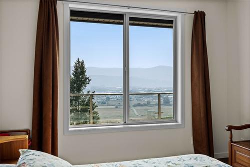 528 Trillium Way, Kamloops, BC - Indoor Photo Showing Bedroom