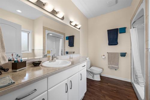 528 Trillium Way, Kamloops, BC - Indoor Photo Showing Bathroom