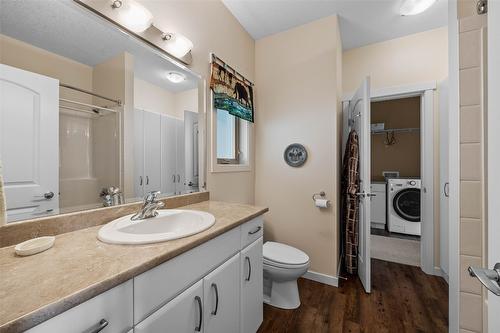 528 Trillium Way, Kamloops, BC - Indoor Photo Showing Bathroom