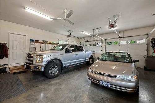 528 Trillium Way, Kamloops, BC - Indoor Photo Showing Garage