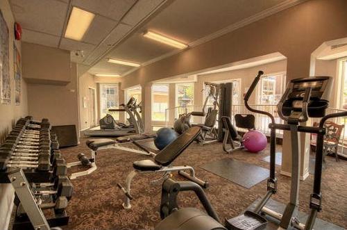 228-1088 Sunset Drive, Kelowna, BC - Indoor Photo Showing Gym Room