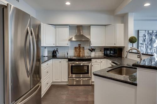 228-1088 Sunset Drive, Kelowna, BC - Indoor Photo Showing Kitchen