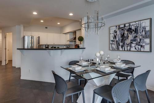 228-1088 Sunset Drive, Kelowna, BC - Indoor Photo Showing Dining Room