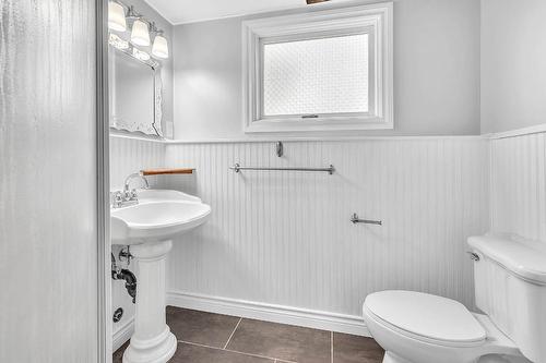 1074 Ollek Street, Kamloops, BC - Indoor Photo Showing Bathroom