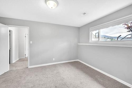 1074 Ollek Street, Kamloops, BC - Indoor Photo Showing Other Room